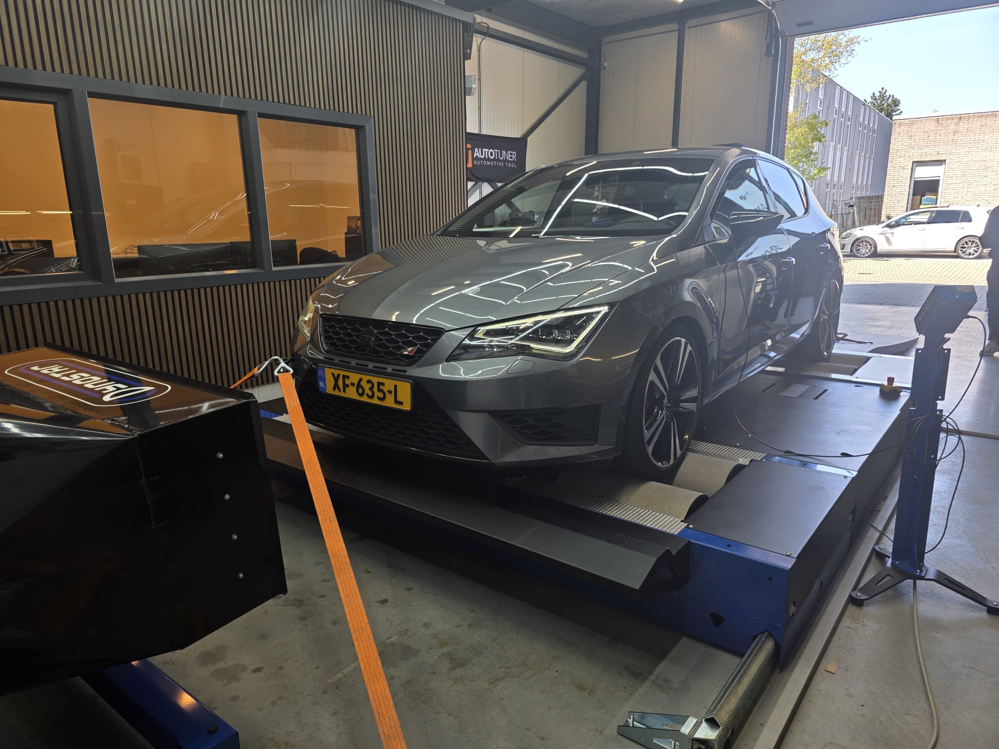 Grey Seat car on 4x4 dyno by MABA-Engineering